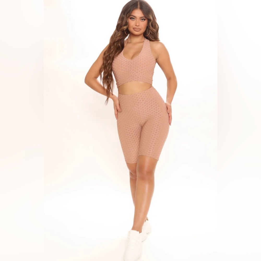Fashion Nova- Nude Workout Set With Honeycomb Design Size L